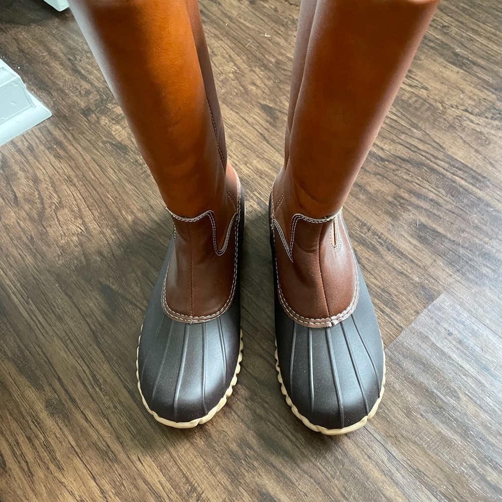 Duck high leg boots size 7 with wool lining